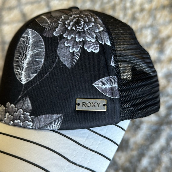 Roxy Women’s Water Come Down Trucker Hat - Picture 11 of 11